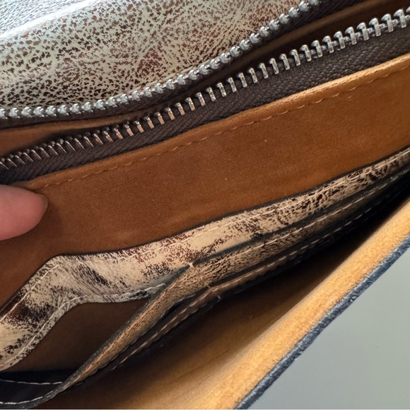 Patricia Nash Metallic Forest Tooled Collection Appricale Leather Crossbody Bag - Picture 16 of 16